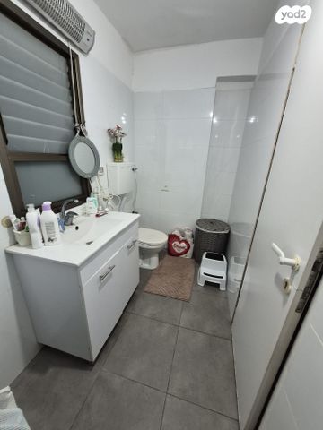 דרך הרימונים 27