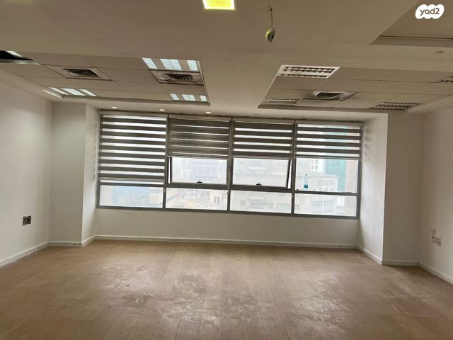 שדרות ירושלים 18