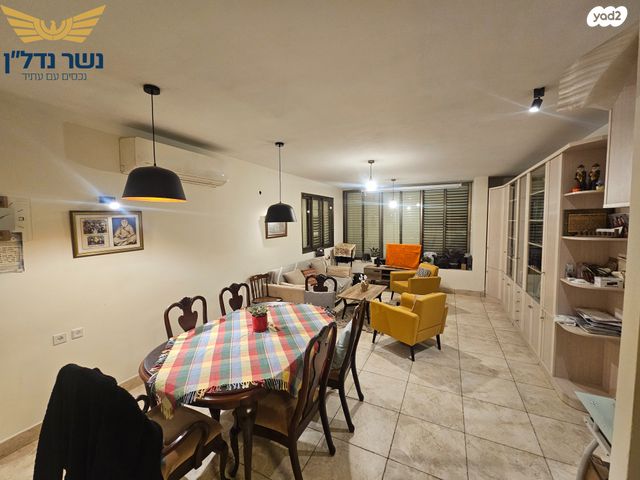 הפועל המזרחי ג', שיכון ג'