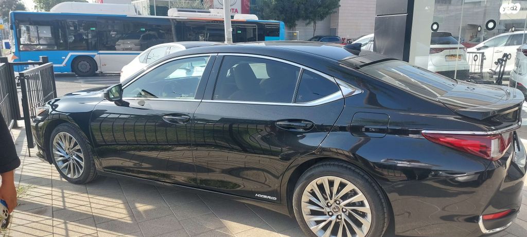 מודעת רכב לקסוס ES