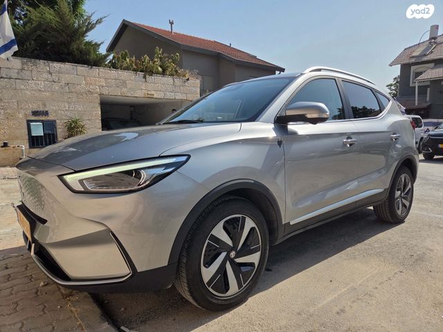 מודעת רכב אם ג'י ZS