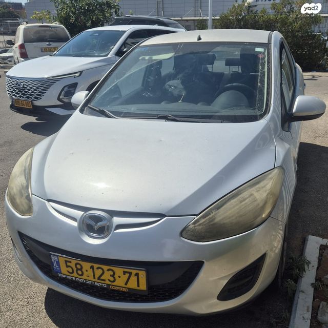 מודעת רכב מאזדה 2