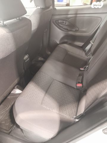 מודעת רכב טויוטה יאריס קרוס