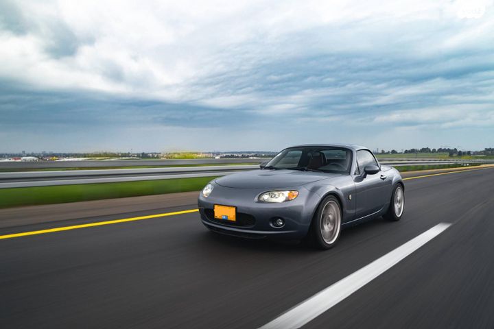 מודעת רכב מאזדה MX-5