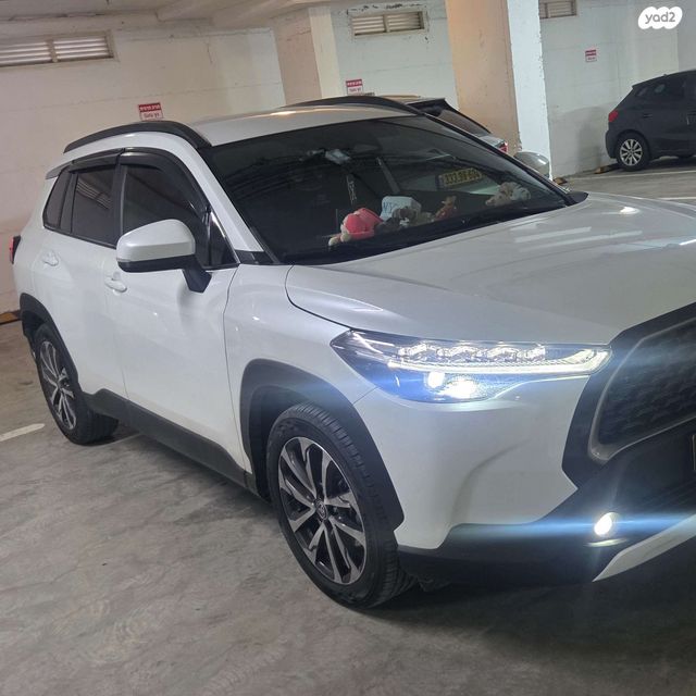 מודעת רכב טויוטה קורולה קרוס