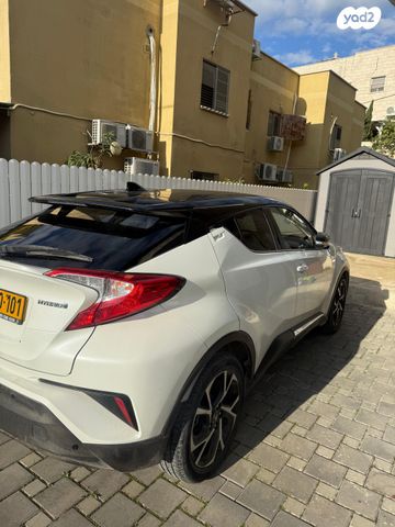 מודעת רכב טויוטה C-HR