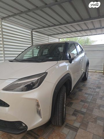 מודעת רכב טויוטה יאריס קרוס