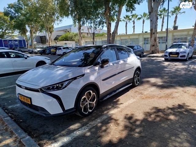 מודעת רכב ג׳ילי Geometry C