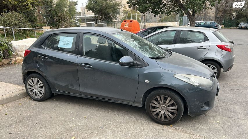 מודעת רכב מאזדה 2