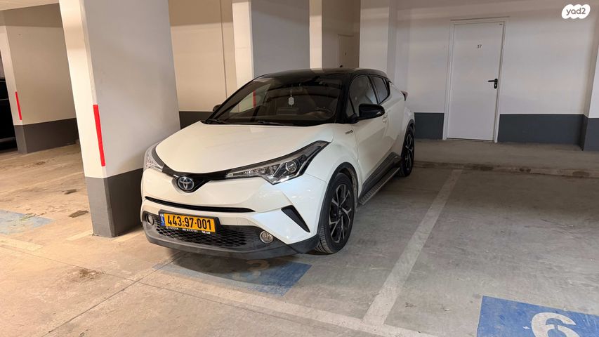 מודעת רכב טויוטה C-HR