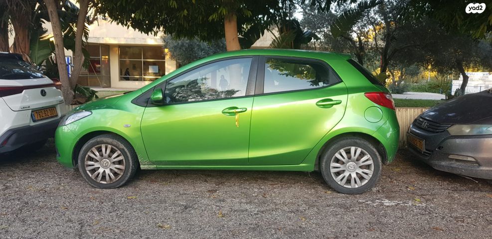 מודעת רכב מאזדה 2