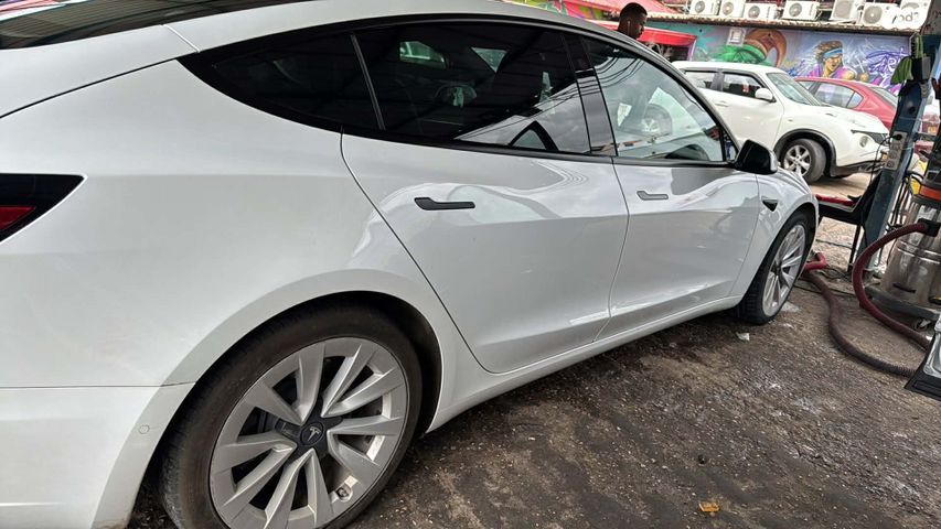 מודעת רכב טסלה מודל 3