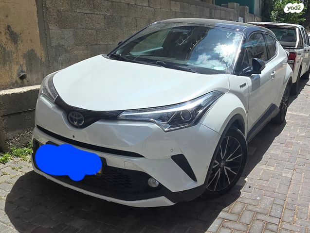 מודעת רכב טויוטה C-HR