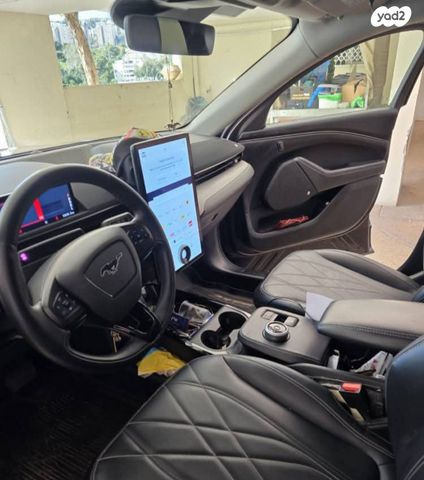 מודעת רכב פורד מוסטנג Mach-E