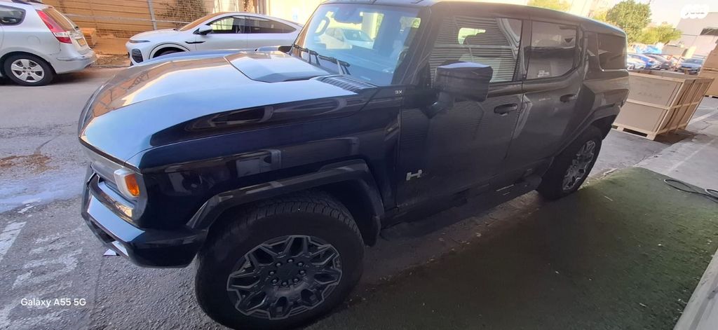 מודעת רכב ג'י.אם.סי האמר EV