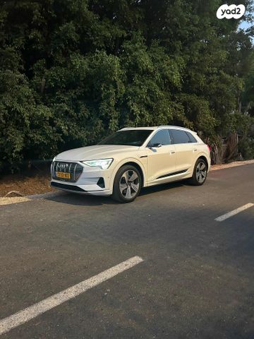 מודעת רכב אאודי E-tron