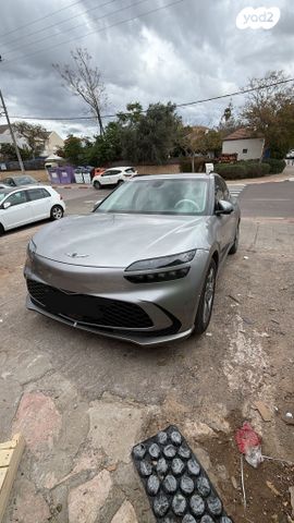 מודעת רכב ג'נסיס GV60