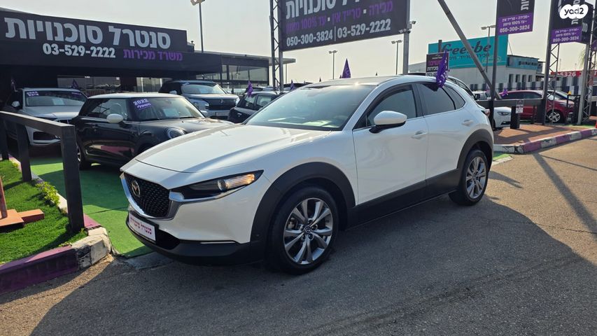 מודעת רכב מאזדה CX-30