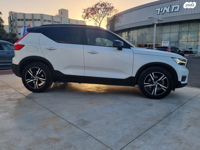 מודעת רכב וולוו XC40 1