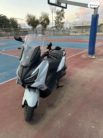 מודעת רכב סאן יאנג ג'וי-מקס Z-300