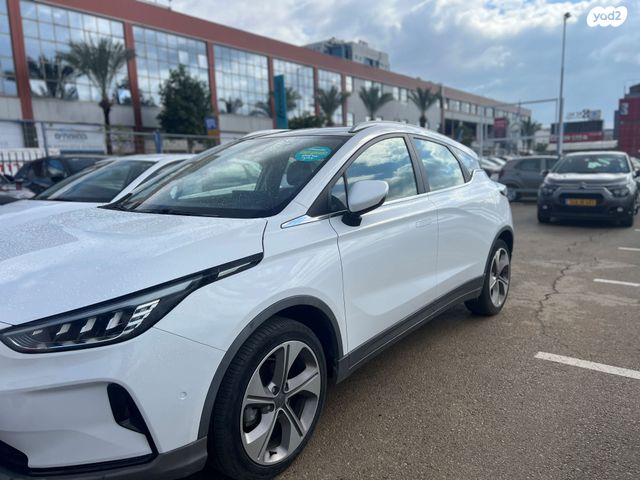 מודעת רכב ג׳ילי Geometry C