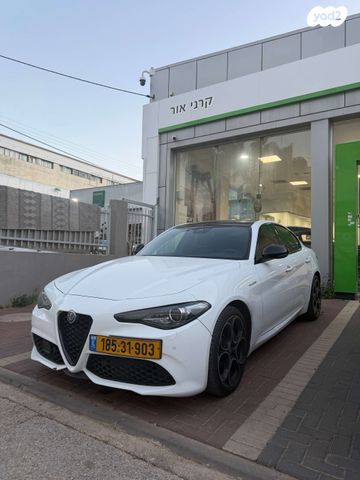 מודעת רכב אלפא רומיאו ג'וליה