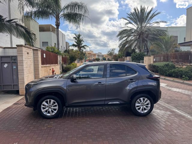 מודעת רכב טויוטה יאריס קרוס