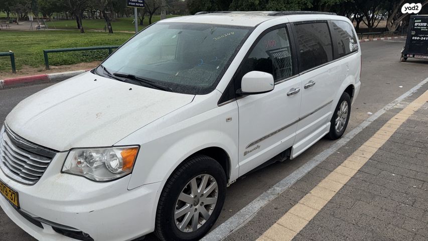 מודעת רכב קרייזלר גראנד וויאג'ר