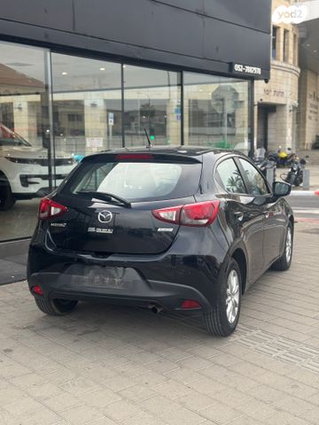 מודעת רכב מאזדה 2