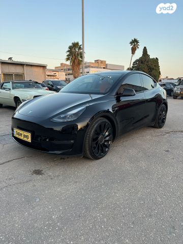 מודעת רכב טסלה מודל Y