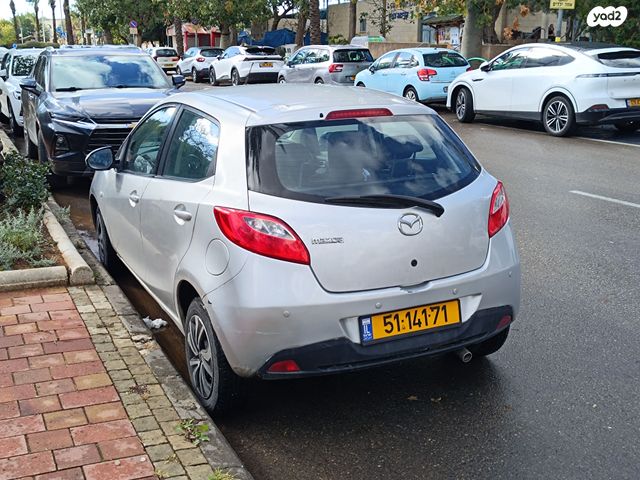 מודעת רכב מאזדה 2