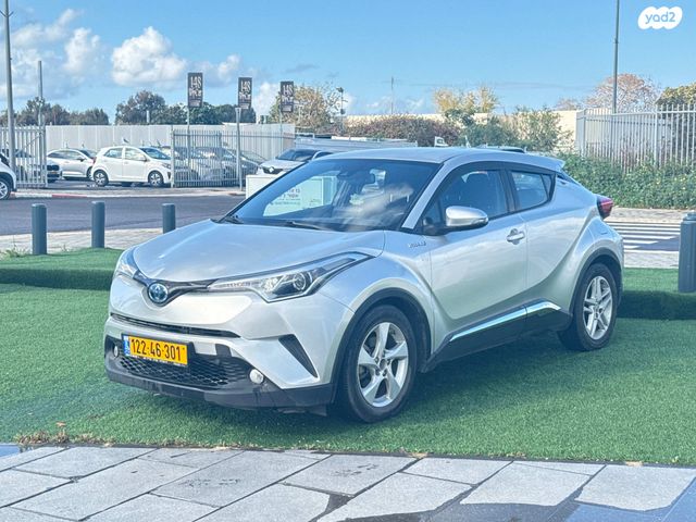 מודעת רכב טויוטה C-HR