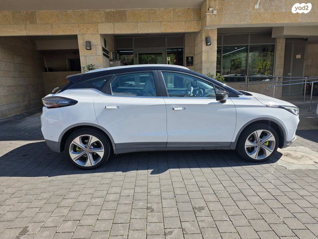 מודעת רכב ג׳ילי Geometry C