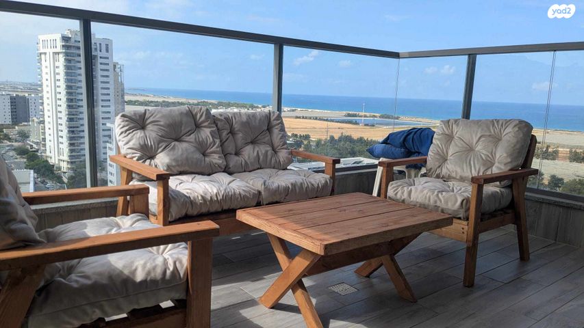 שדרות יצחק שמיר 12