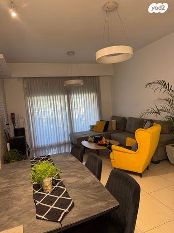 אפרים שריר 23