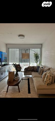 דרך משה דיין 44