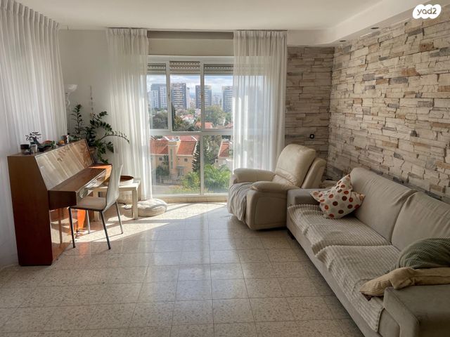 שדרות מנחם בגין 7