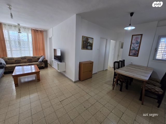 שדרות מונטיפיורי 22