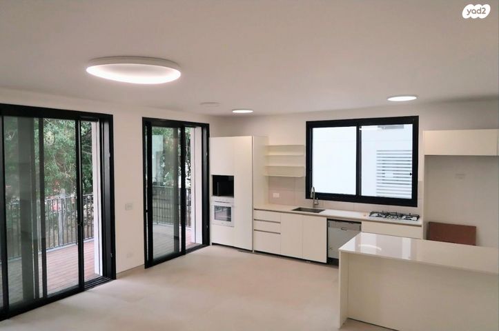 זכרון יעקב 11