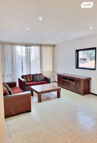 שדרות ירושלים 14