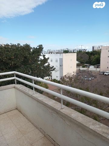 שדרות מנחם בגין 15