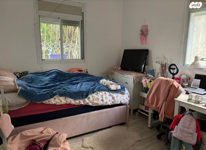 רבקה גובר 12