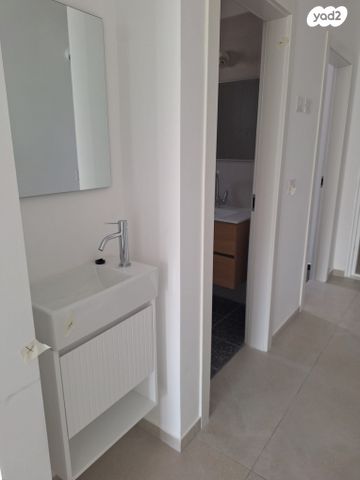 מונטיפיורי 33