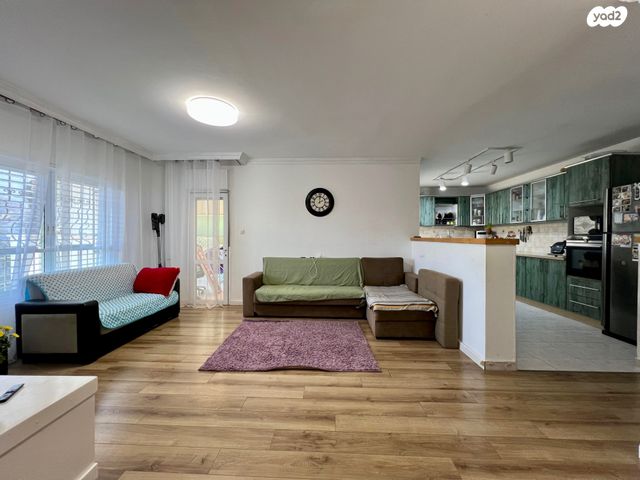 שדרות מנחם בגין 33