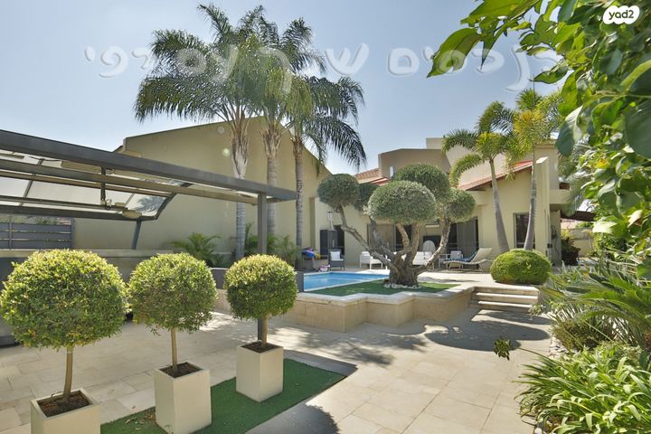 בית פרטי/ קוטג', שיכון גג, אזור