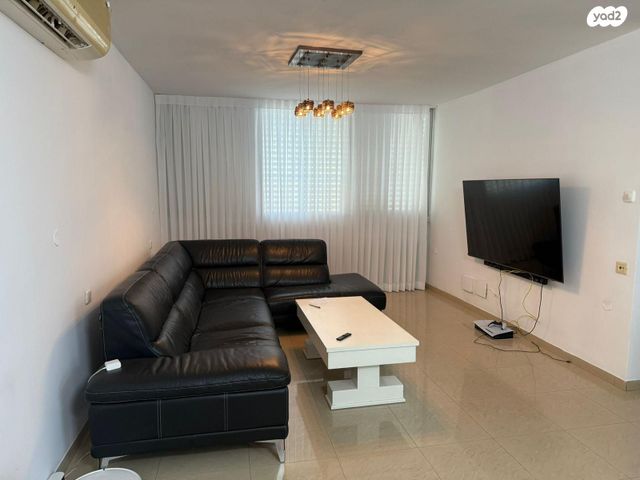 מעפילי אגוז 72