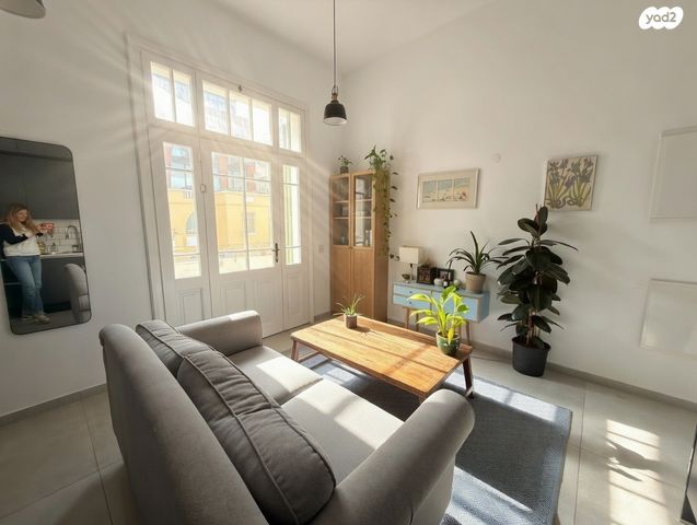 מונטיפיורי 19