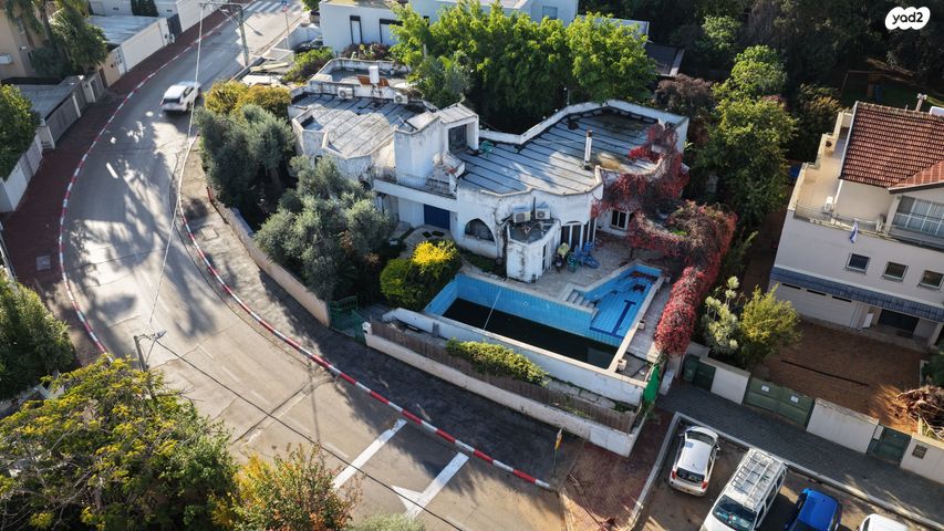 מגרשים, נווה רום, רמת השרון