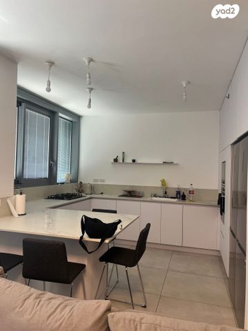 אזורי חן, גימל החדשה