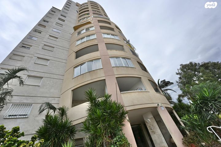 שדרות צפריר 11